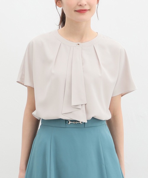 Honeys(ハニーズ)の「フレンチボウタイブラウス(シャツ/ブラウス・レディース・ホワイト/ネイビー/マスタード/グリーン/ライトグレー/ホワイト×ブラック・S/M/L/LL/3L)」の4枚目の写真