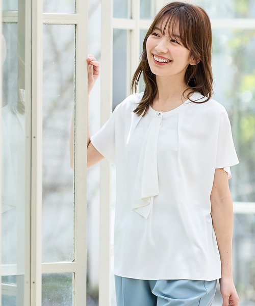 Honeys(ハニーズ)の「フレンチボウタイブラウス(シャツ/ブラウス・レディース・ホワイト/ネイビー/マスタード/グリーン/ライトグレー/ホワイト×ブラック・S/M/L/LL/3L)」の18枚目の写真