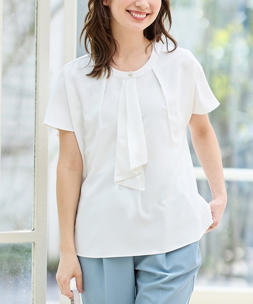 Honeys(ハニーズ)の「フレンチボウタイブラウス(シャツ/ブラウス・レディース・ホワイト/ネイビー/マスタード/グリーン/ライトグレー/ホワイト×ブラック・S/M/L/LL/3L)」の19枚目の写真