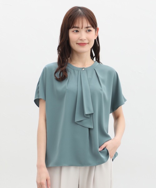 Honeys(ハニーズ)の「フレンチボウタイブラウス(シャツ/ブラウス・レディース・ホワイト/ネイビー/マスタード/グリーン/ライトグレー/ホワイト×ブラック・S/M/L/LL/3L)」の7枚目の写真