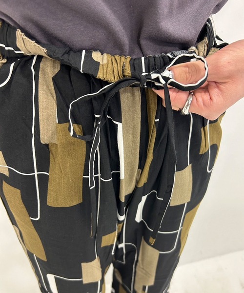 bohmal(ボマール)の「ジオメトリーリラックスパンツ(その他パンツ・レディース・ブラック/ブラウン・MEDIUM)」の13枚目の写真