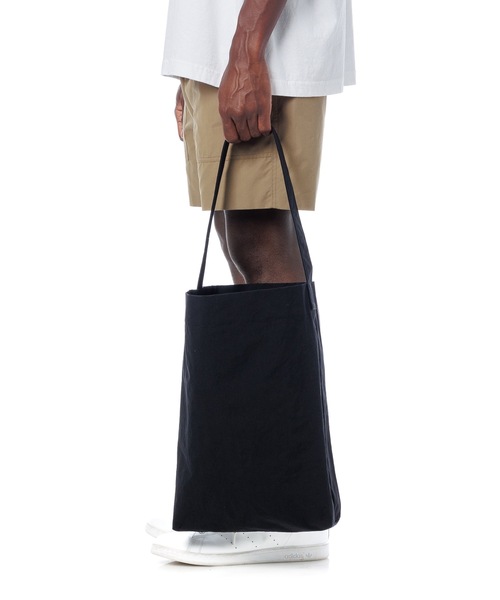 DAILY STANDARD by SANDINISTA（デイリースタンダードバイサンディニスタ）の「KONBU Nylon Shoulder Bag / 軽量撥水自立型ショルダーバッグ（ショルダーバッグ・メンズ・オフホワイト/オレンジ/オリーブ/ブラック・FREE）」の3枚目の写真