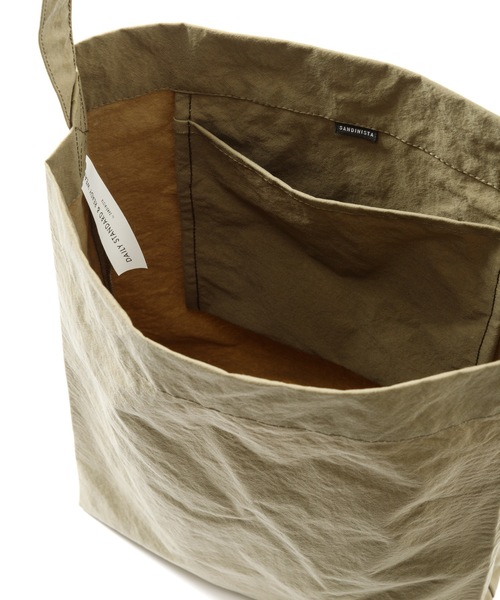 DAILY STANDARD by SANDINISTA（デイリースタンダードバイサンディニスタ）の「KONBU Nylon Shoulder Bag / 軽量撥水自立型ショルダーバッグ（ショルダーバッグ・メンズ・オフホワイト/オレンジ/オリーブ/ブラック・FREE）」の7枚目の写真