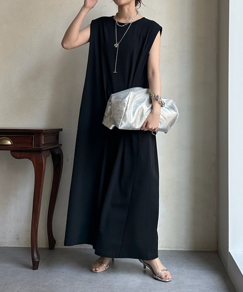 DouDou(ドゥドゥ)の「【WEB限定】ショルダータックワンピース(ワンピース・レディース・グレイッシュベージュ/ブラック/ネイビー・FREE)」の5枚目の写真