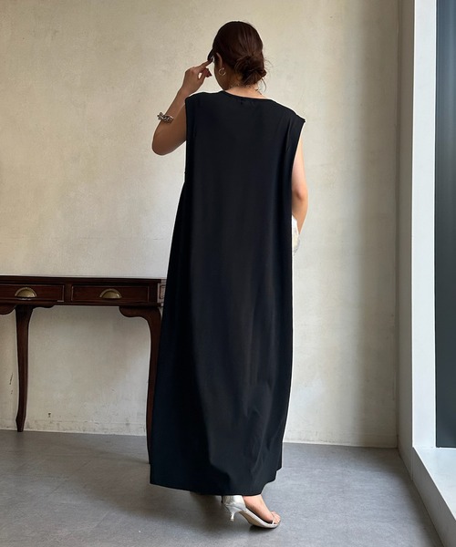 DouDou(ドゥドゥ)の「【WEB限定】ショルダータックワンピース(ワンピース・レディース・グレイッシュベージュ/ブラック/ネイビー・FREE)」の6枚目の写真