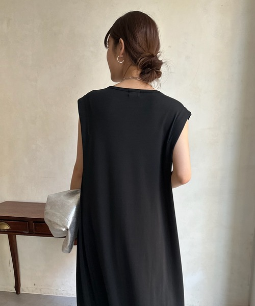 DouDou(ドゥドゥ)の「【WEB限定】ショルダータックワンピース(ワンピース・レディース・グレイッシュベージュ/ブラック/ネイビー・FREE)」の7枚目の写真