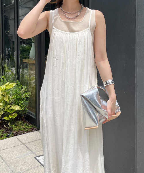 DouDou(ドゥドゥ)の「ギャザー切替キャミワンピース(ワンピース・レディース・オフホワイト/ブルー/ブラック・FREE)」の8枚目の写真