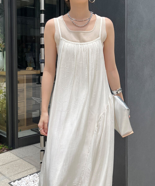 DouDou(ドゥドゥ)の「ギャザー切替キャミワンピース(ワンピース・レディース・オフホワイト/ブルー/ブラック・FREE)」の9枚目の写真