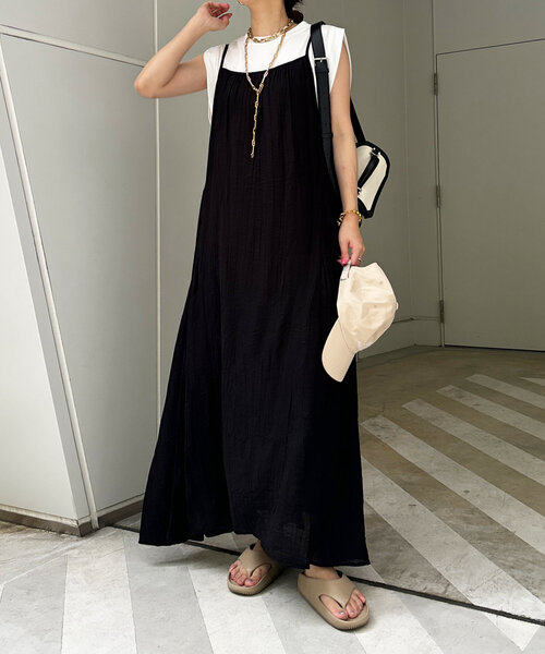 DouDou(ドゥドゥ)の「ギャザー切替キャミワンピース(ワンピース・レディース・オフホワイト/ブルー/ブラック・FREE)」の11枚目の写真