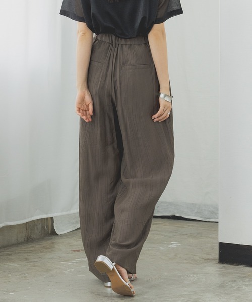 hunch（ハンチ）の「接触冷感タックストレートパンツ（その他パンツ・レディース・ブラック/カーキブラウン/サンドベージュ・FREE）」の16枚目の写真