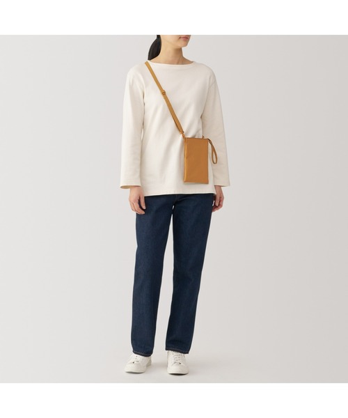 無印良品（ムジルシリョウヒン）の「ポーチとしても使える　撥水ミニサコッシュ（ショルダーバッグ・メンズ・スモークピンク/ライトベージュ/ブラック/マスタード/バーガンディー/チャコールグレー・FREE）」の16枚目の写真