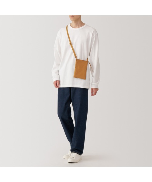 無印良品（ムジルシリョウヒン）の「ポーチとしても使える　撥水ミニサコッシュ（ショルダーバッグ・メンズ・スモークピンク/ライトベージュ/ブラック/マスタード/バーガンディー/チャコールグレー・FREE）」の17枚目の写真