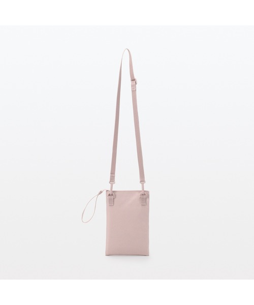 無印良品（ムジルシリョウヒン）の「ポーチとしても使える　撥水ミニサコッシュ（ショルダーバッグ・メンズ・スモークピンク/ライトベージュ/ブラック/マスタード/バーガンディー/チャコールグレー・FREE）」の20枚目の写真