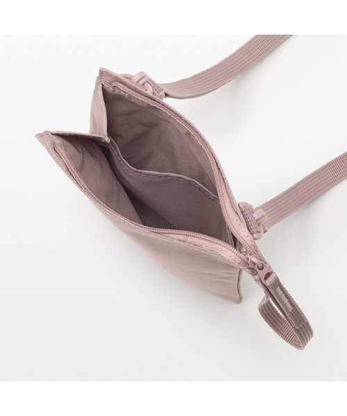 無印良品（ムジルシリョウヒン）の「ポーチとしても使える　撥水ミニサコッシュ（ショルダーバッグ・メンズ・スモークピンク/ライトベージュ/ブラック/マスタード/バーガンディー/チャコールグレー・FREE）」の21枚目の写真