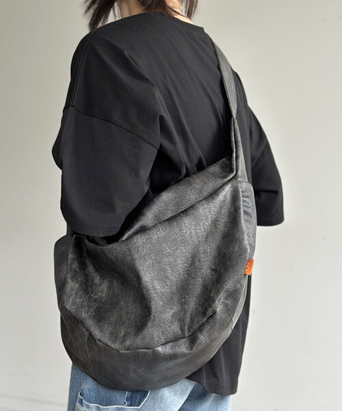 CPCM（シーピーシーエム）の「ヴィンテージライクレザーショルダー（ショルダーバッグ・メンズ・ブラック/アイボリー/ブラウン・FREE）」の2枚目の写真