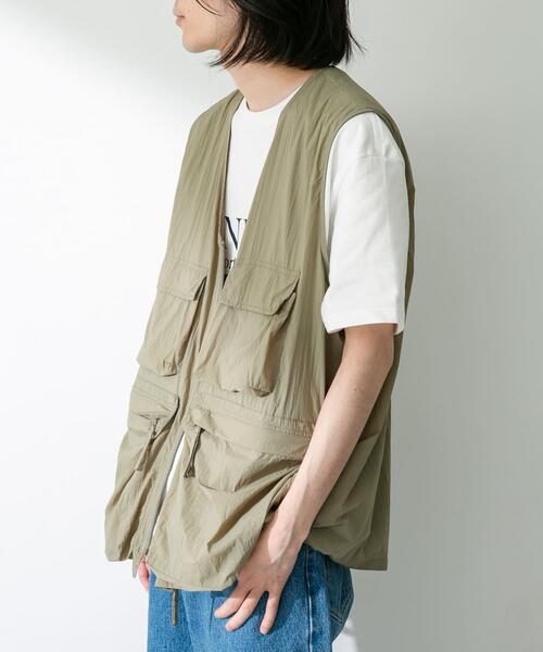 URBAN RESEARCH Sonny Label（アーバンリサーチサニーレーベル）の「ナイロンマルチポケットジップベスト（ベスト・メンズ・ブラック/グリーン系その他・MEDIUM/LARGE）」の7枚目の写真