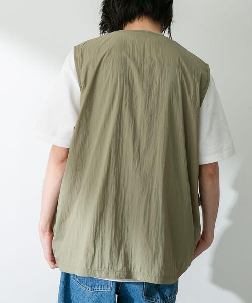 URBAN RESEARCH Sonny Label（アーバンリサーチサニーレーベル）の「ナイロンマルチポケットジップベスト（ベスト・メンズ・ブラック/グリーン系その他・MEDIUM/LARGE）」の9枚目の写真