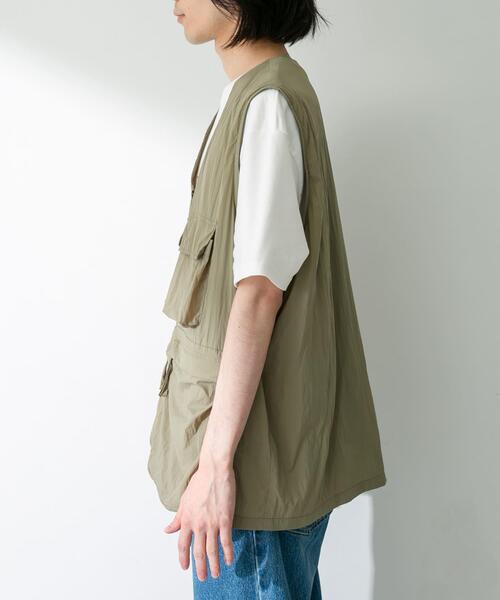 URBAN RESEARCH Sonny Label（アーバンリサーチサニーレーベル）の「ナイロンマルチポケットジップベスト（ベスト・メンズ・ブラック/グリーン系その他・MEDIUM/LARGE）」の14枚目の写真