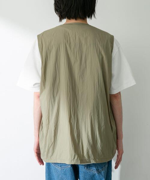 URBAN RESEARCH Sonny Label（アーバンリサーチサニーレーベル）の「ナイロンマルチポケットジップベスト（ベスト・メンズ・ブラック/グリーン系その他・MEDIUM/LARGE）」の15枚目の写真