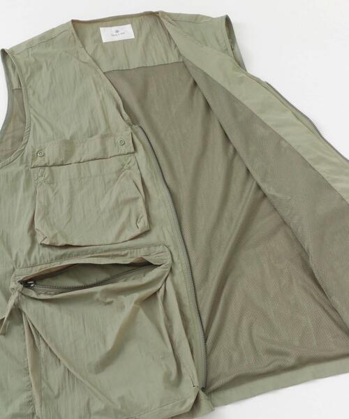 URBAN RESEARCH Sonny Label（アーバンリサーチサニーレーベル）の「ナイロンマルチポケットジップベスト（ベスト・メンズ・ブラック/グリーン系その他・MEDIUM/LARGE）」の21枚目の写真