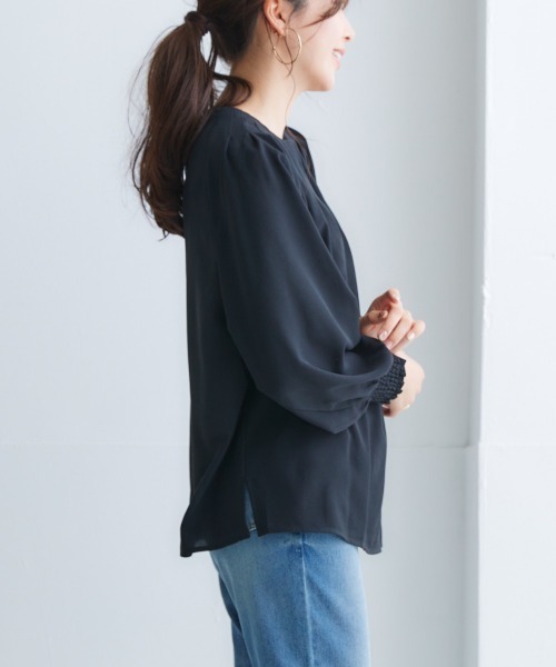 nissen（ニッセン）の「ボリュームスリーブタックブラウス（シャツ/ブラウス・レディース・ピンク/ベージュ系/オフホワイト/ブラック/ライラック系・LL/L/M/S）」の6枚目の写真