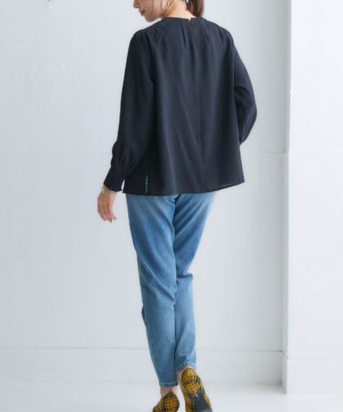 nissen（ニッセン）の「ボリュームスリーブタックブラウス（シャツ/ブラウス・レディース・ピンク/ベージュ系/オフホワイト/ブラック/ライラック系・LL/L/M/S）」の21枚目の写真