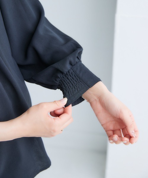 nissen（ニッセン）の「ボリュームスリーブタックブラウス（シャツ/ブラウス・レディース・ピンク/ベージュ系/オフホワイト/ブラック/ライラック系・LL/L/M/S）」の15枚目の写真