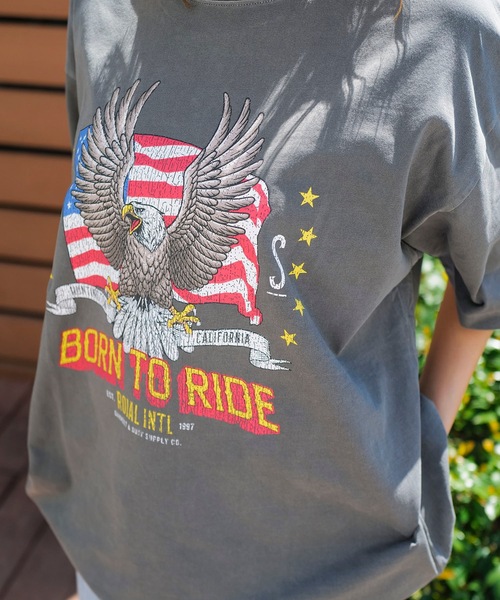 roial（ロイアル）の「DESIGN TEE/ROIAL(ロイアル)スタンダードシルエット半袖プリントTシャツ（Tシャツ/カットソー・メンズ・ネイビー/グレー/ブラック・MEDIUM/SMALL）」の9枚目の写真