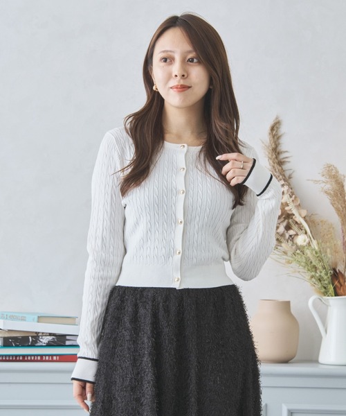 MISCH MASCH(ミッシュマッシュ)の「ケーブルクロップドカーデ/MM438404(カーディガン/ボレロ・レディース・イエロー/ホワイト/ブラック・フリ-)」の7枚目の写真