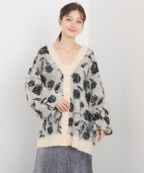 RETRO GIRL（レトロガール）の「【UNISEX】花柄起毛カーデ（ニット/セーター・レディース・ナチュラル/チャコールグレー/ベージュ・FREE）」の4枚目の写真