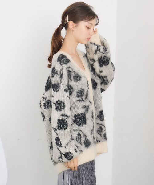 RETRO GIRL（レトロガール）の「【UNISEX】花柄起毛カーデ（ニット/セーター・レディース・ナチュラル/チャコールグレー/ベージュ・FREE）」の5枚目の写真