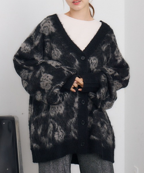 RETRO GIRL（レトロガール）の「【UNISEX】花柄起毛カーデ（ニット/セーター・レディース・ナチュラル/チャコールグレー/ベージュ・FREE）」の2枚目の写真