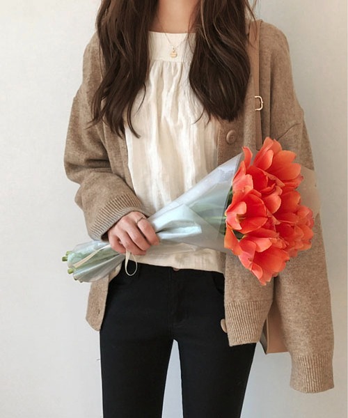 BLANC FICELLE(ブランフィセル)の「ドロップショルダー ニット カーディガン(カーディガン/ボレロ・レディース・ブラック/グレー/ブラウン/ベージュ・FREE)」の8枚目の写真