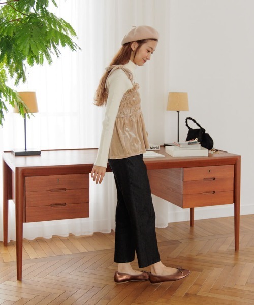 flower（フラワー）の「ベロアエンブロイダリービスチェ（キャミソール・レディース・ベージュ/ブラック・FREE）」の6枚目の写真