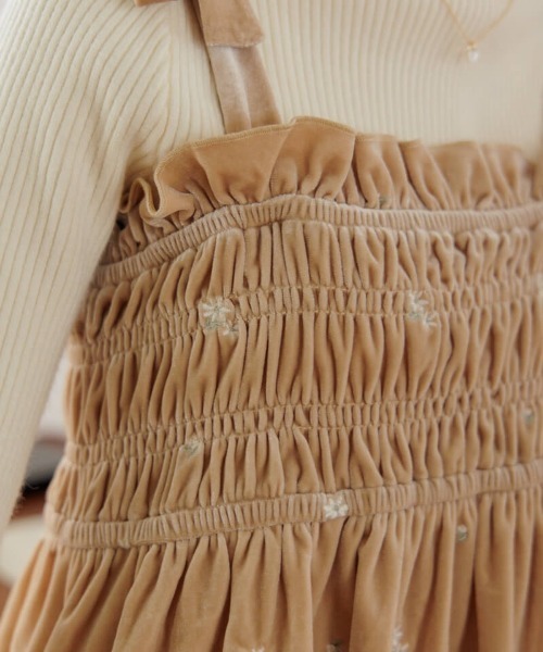 flower（フラワー）の「ベロアエンブロイダリービスチェ（キャミソール・レディース・ベージュ/ブラック・FREE）」の7枚目の写真