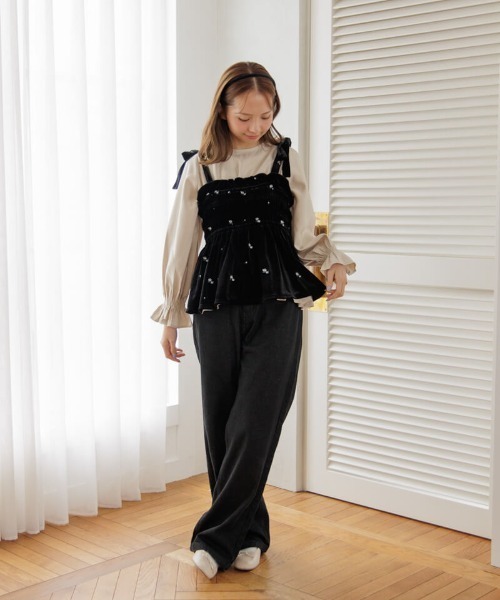 flower（フラワー）の「ベロアエンブロイダリービスチェ（キャミソール・レディース・ベージュ/ブラック・FREE）」の16枚目の写真