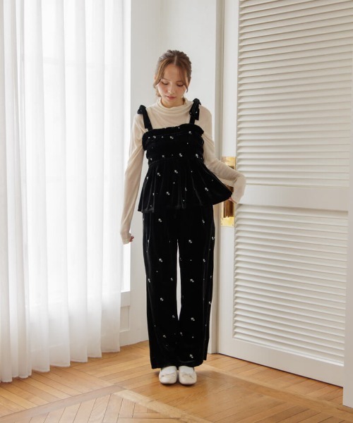 flower（フラワー）の「ベロアエンブロイダリービスチェ（キャミソール・レディース・ベージュ/ブラック・FREE）」の22枚目の写真