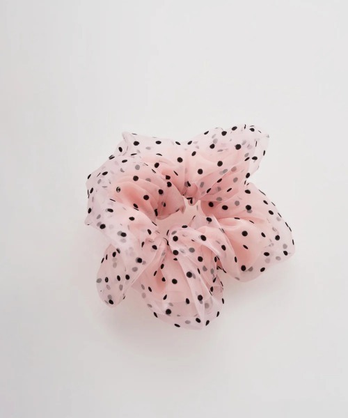 you only live once（ユーオンリーリブワンス）の「/youonlyliveonce/シアードットデザインシュシュ（シュシュ・レディース・ブラック/ベージュ/ピンク・FREE）」の4枚目の写真