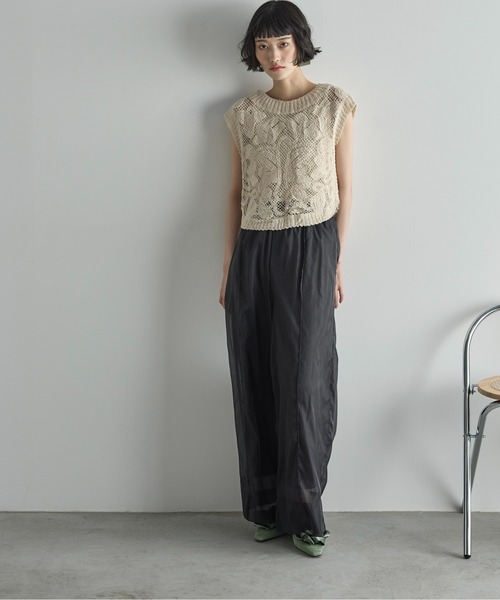 THE YOn（ザヨン）の「ラウンドヘムトーションレースノースリーブトップス（その他トップス・レディース・ナチュラル/ブラック・FREE）」の11枚目の写真