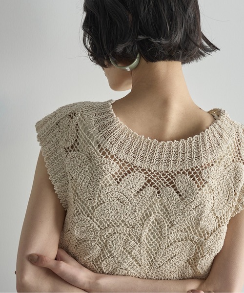 THE YOn（ザヨン）の「ラウンドヘムトーションレースノースリーブトップス（その他トップス・レディース・ナチュラル/ブラック・FREE）」の7枚目の写真