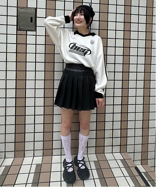 Malbon プリーツスカート×ロゴトップス コーデ完成品 ⛳ 韓国風 人気✨ Malbon プリーツスカート×ロゴトップス コーデ完成品 ⛳ 韓国風 人気