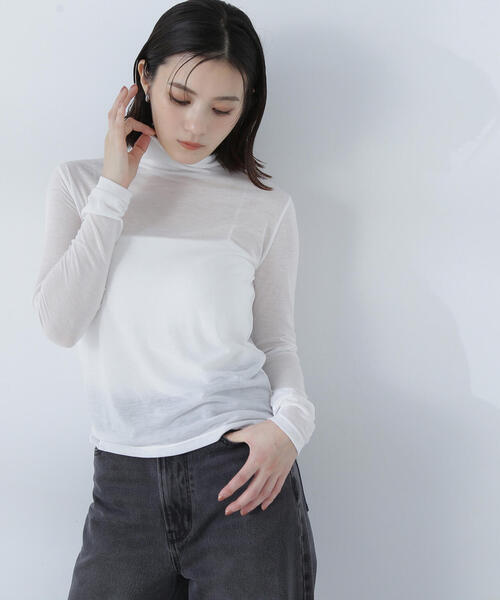 NATURAL BEAUTY BASIC（ナチュラルビューティーベーシック）の「◇ハイネックシアーカットソー（Tシャツ/カットソー・レディース・オフホワイト/ベージュ/イエロー/ピンク・FREE）」の2枚目の写真