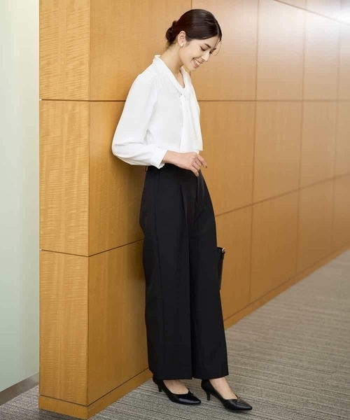 a.v.v(アーヴェヴェ)の「【洗える】ラッフルボウタイブラウス(シャツ/ブラウス・レディース・ダークインディゴブルー/ホワイト・34/38/36/40/42)」の3枚目の写真
