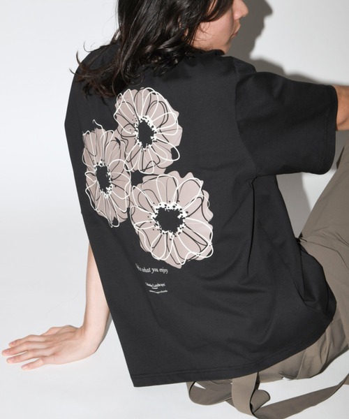 SUPERTHANKS(スーパーサンクス)の「フラワーモチーフデザインバックプリントTシャツ”Bic flower" S/S T-shirt(Tシャツ/カットソー・メンズ・ブラック/ホワイト/カーキ・S/M/L)」の3枚目の写真