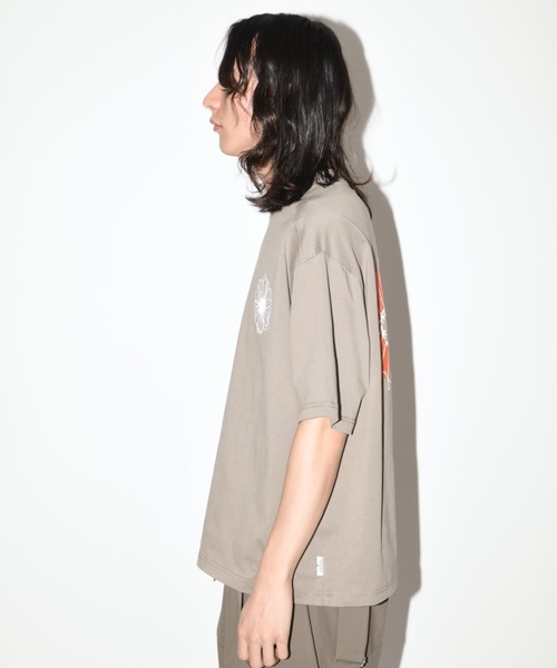 SUPERTHANKS(スーパーサンクス)の「フラワーモチーフデザインバックプリントTシャツ”Bic flower" S/S T-shirt(Tシャツ/カットソー・メンズ・ブラック/ホワイト/カーキ・S/M/L)」の13枚目の写真