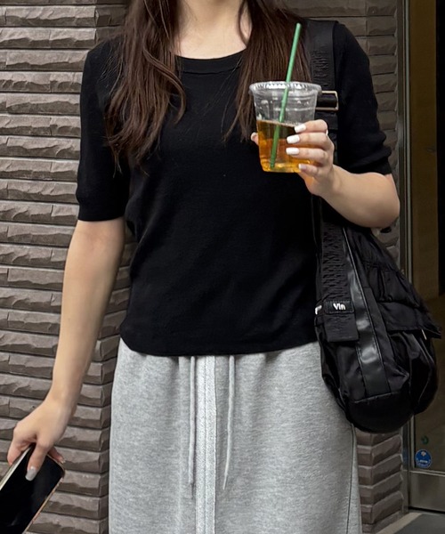 CHAN ME(チャンミ)の「ラウンドネック半袖リブニット(ニット/セーター・レディース・ブラック/ホワイト/ベージュ/グレイッシュベージュ/グレー/ネイビー・MEDIUM/LARGE/X-LARGE)」の3枚目の写真