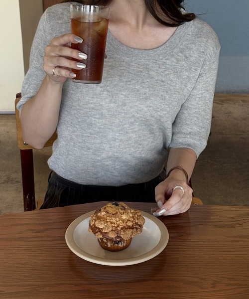 CHAN ME(チャンミ)の「ラウンドネック半袖リブニット(ニット/セーター・レディース・ブラック/ホワイト/ベージュ/グレイッシュベージュ/グレー/ネイビー・MEDIUM/LARGE/X-LARGE)」の7枚目の写真