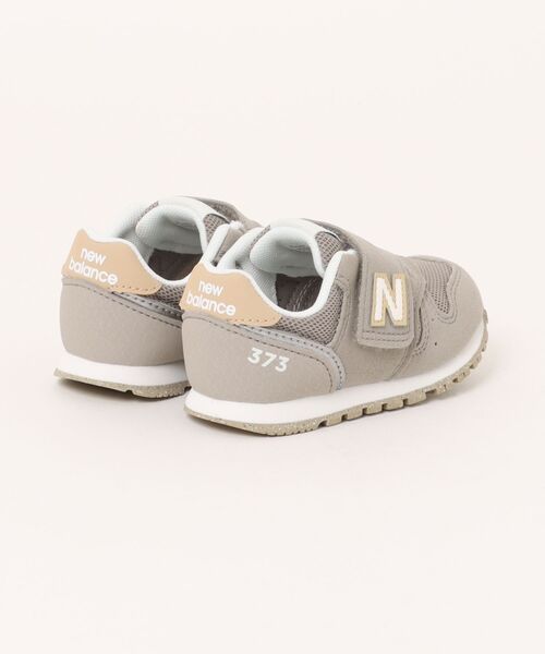 NEW BALANCE（ニューバランス）の「new balance ニューバランス IZ373 ベビースニーカー 子供靴 ワンベルト キッズシューズ ストラップ IZ373MT2 ブラウン（スニーカー・キッズ・ダークグレー・13.0cm/14.0cm/16.0cm/12cm/15.0cm/13.5cm/15.5cm/14.5cm/12.5cm/16.5cm）」の2枚目の写真