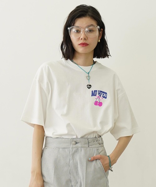 MILKFED.(ミルクフェド)の「CHERRY AND RIBBON WIDE S/S TEE(Tシャツ/カットソー・レディース・レッド/ホワイト/ライトパープル/チャコール・L/M)」の5枚目の写真