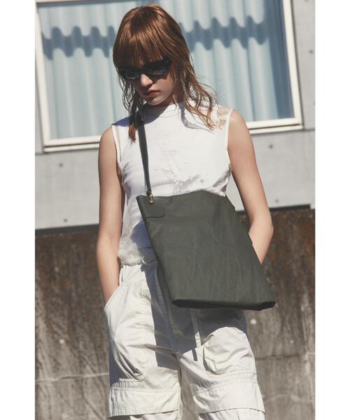 TOFF&LOADSTONE(トフアンドロードストーン)の「Sack minimal(ザック ミニマル)(ショルダーバッグ・レディース・カーキ/ライトグレー系9/ブラック・00)」の6枚目の写真